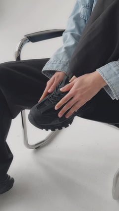 Czarne sneakersy damskie na grubej podeszwie ES8 ER00115758