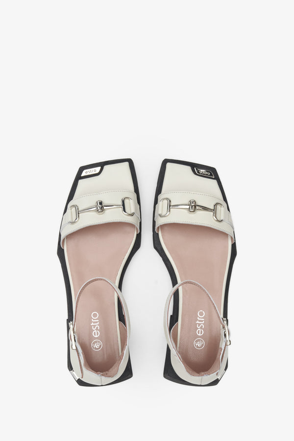 Beżowe sandały damskie z zakrytą piętą Estro ER00111554