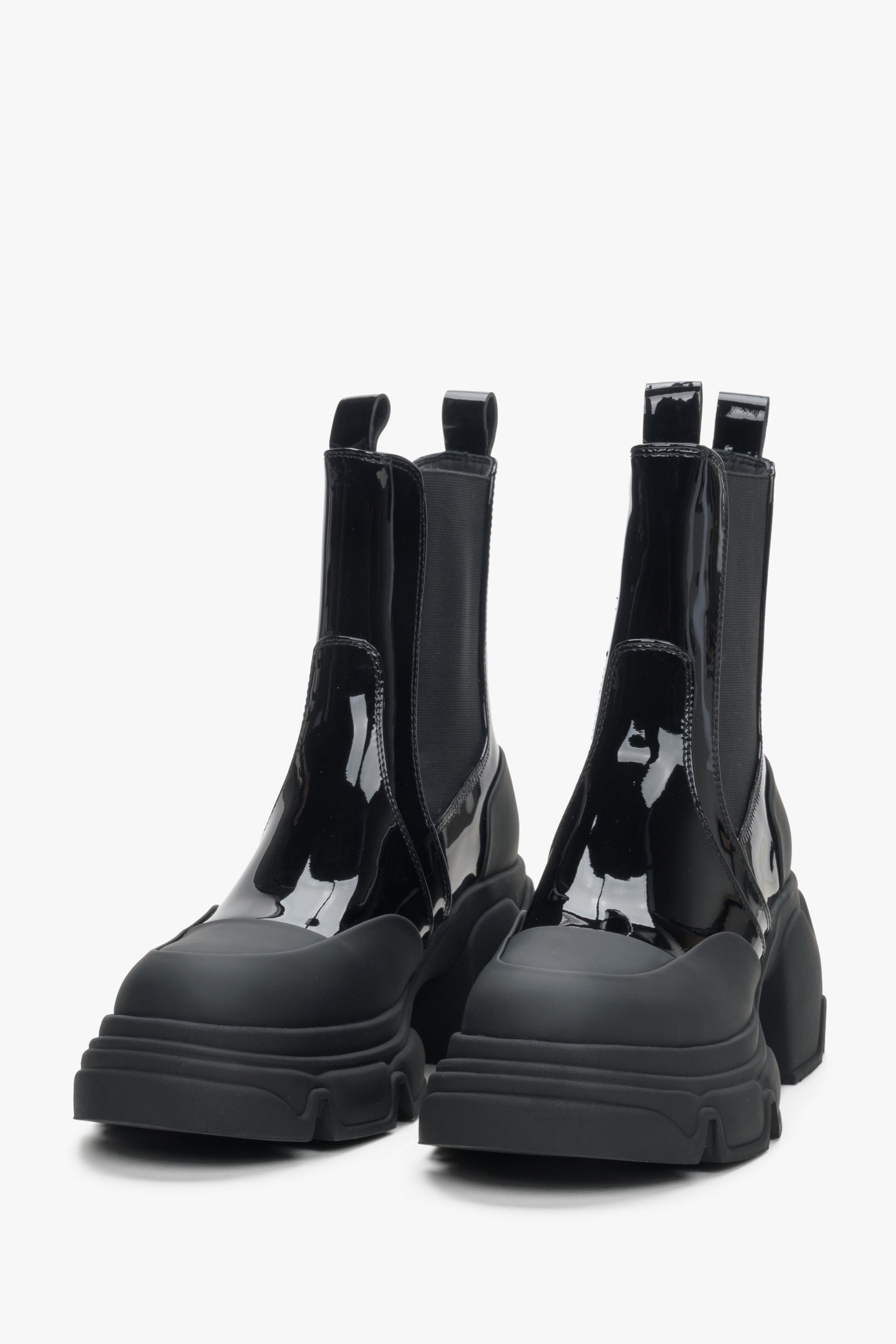 Czarne skórzane sztyblety damskie Estro - zbliżenie na czubek butów.