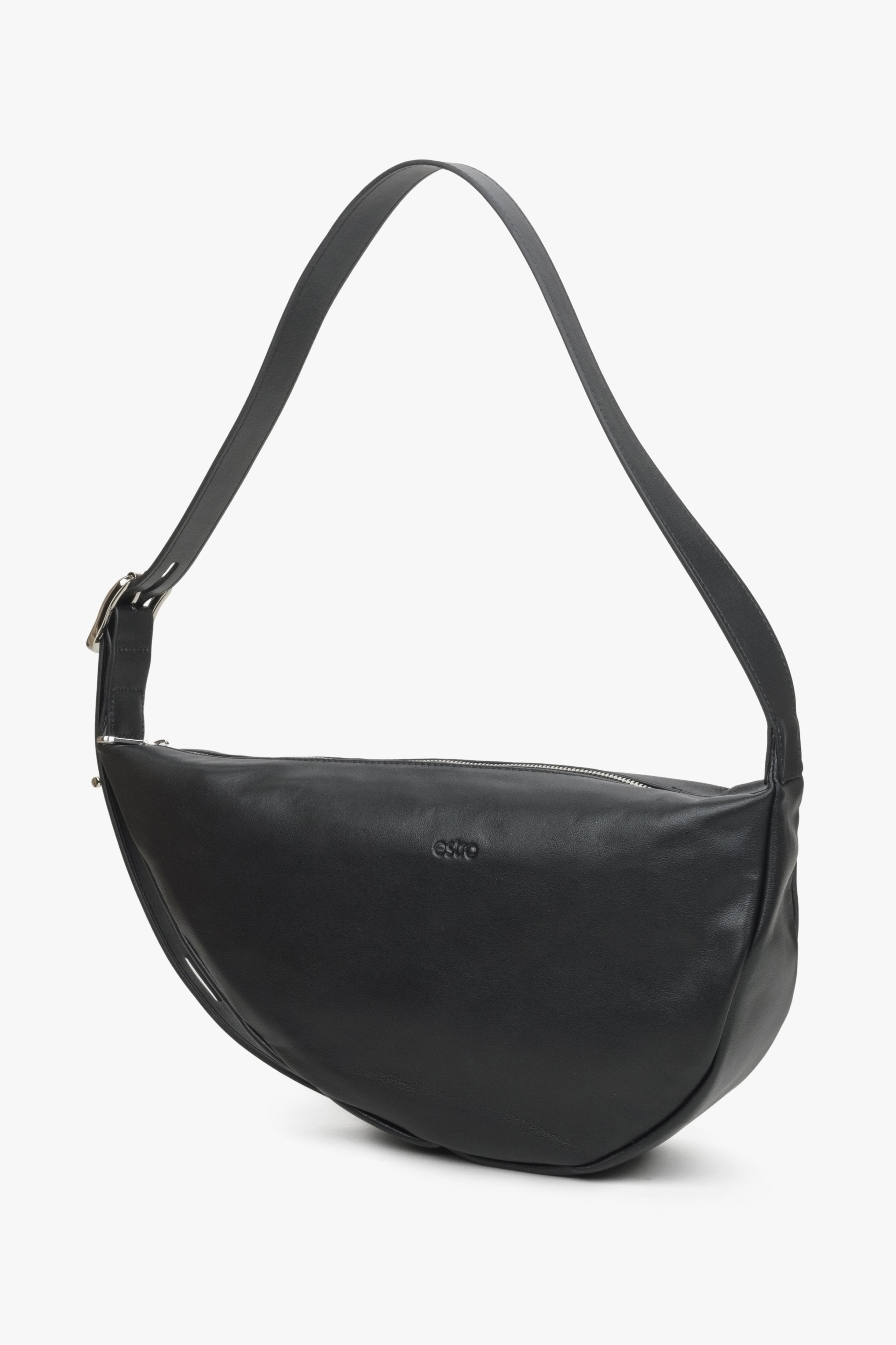 Skórzana czarna torebka damska Estro - przód modelu.