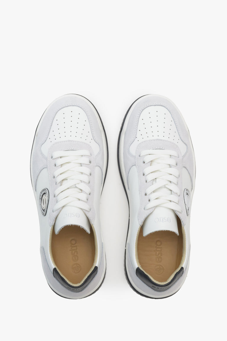 Damskie, skórzane sneakersy Estro w kolorze szarym i białym - prezentacja modelu z góry.