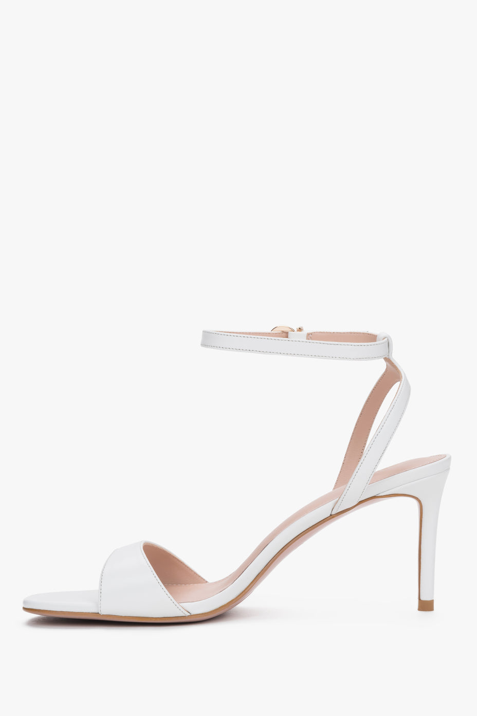 Białe sandałki damskie Estro, na szpilce, ze skóry naturalnej.