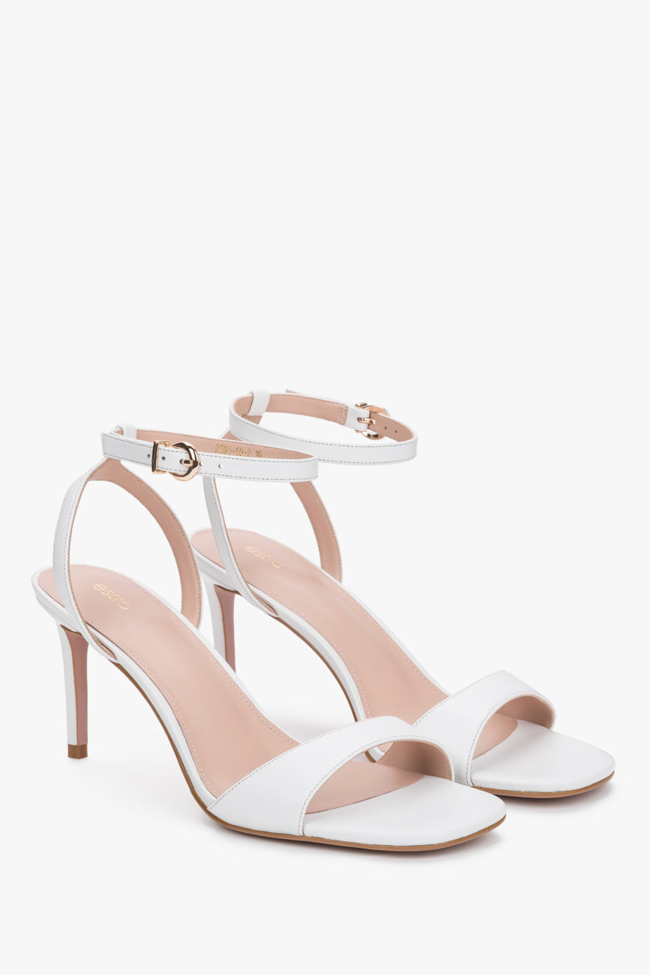 Damskie białe sandałki na szpilce ze skóry naturalnej Estro.