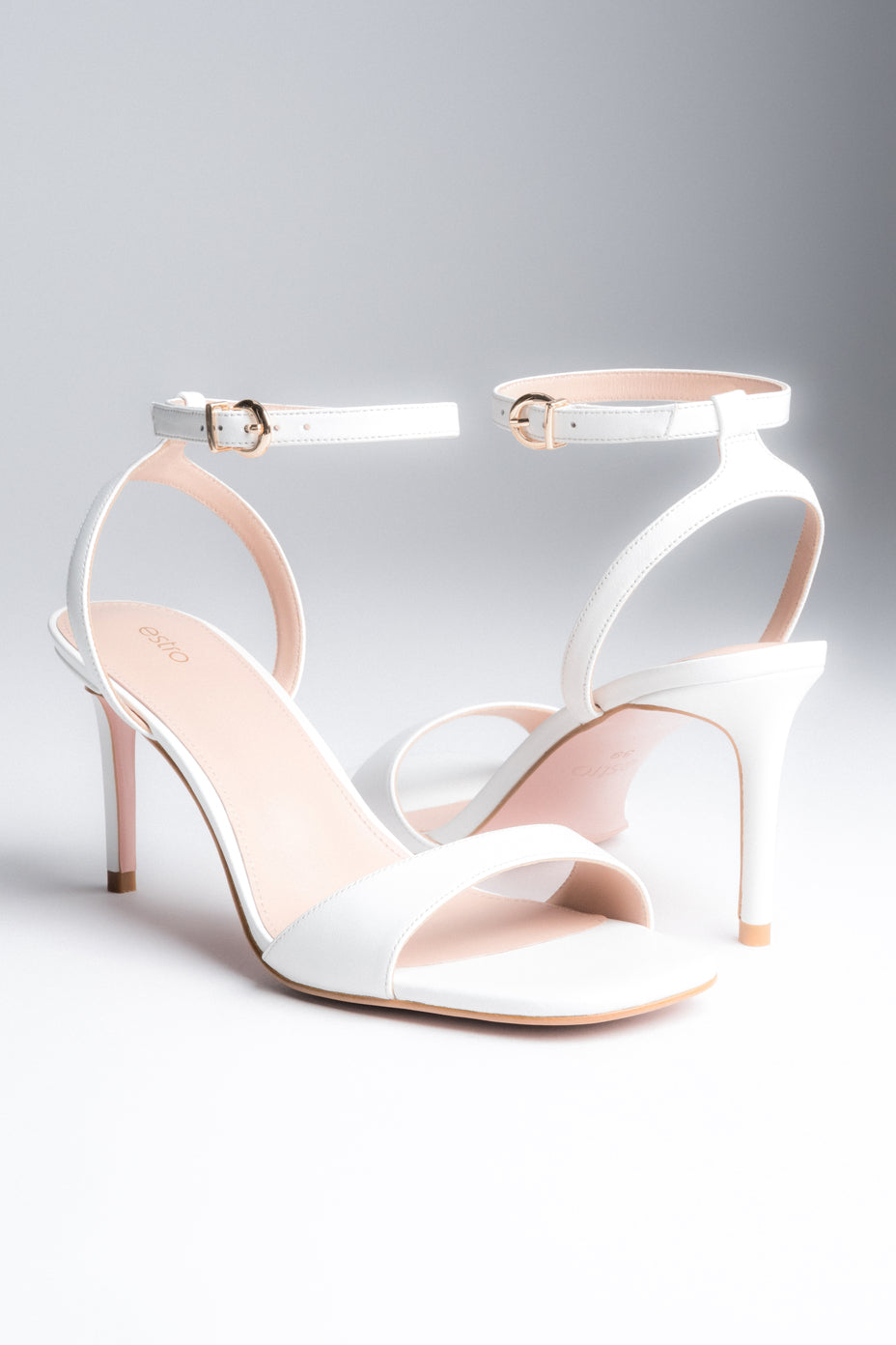 Białe sandałki damskie na szpilce ze skóry naturalnej Estro ER00119289.