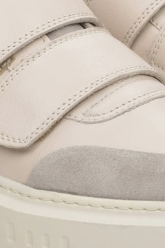 Beżowe skórzane sneakersy damskie na rzepy Estro ER00111763