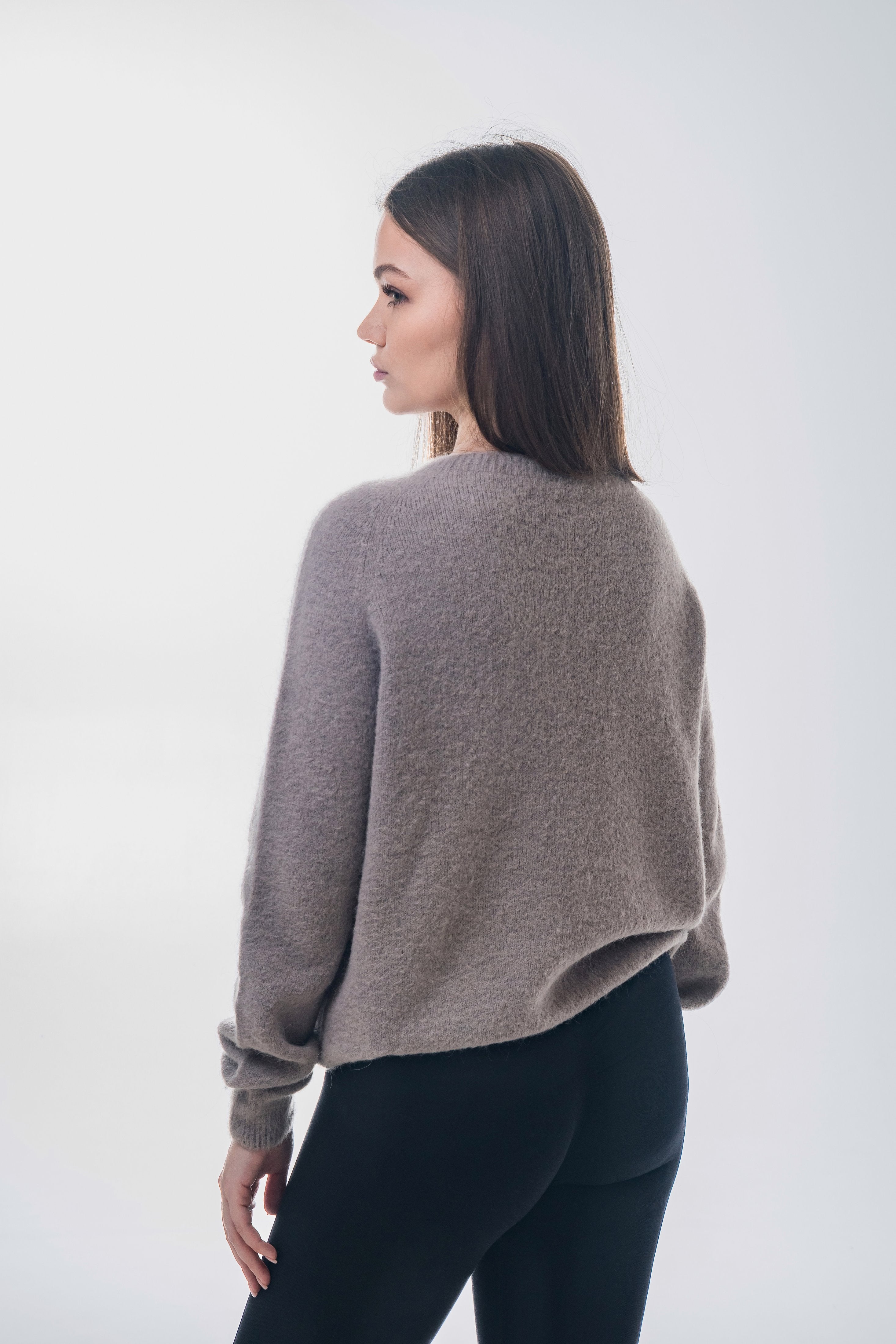 Sweter damski, w kolorze taupe, z dodatkiem wełny z alpaki, Estro.