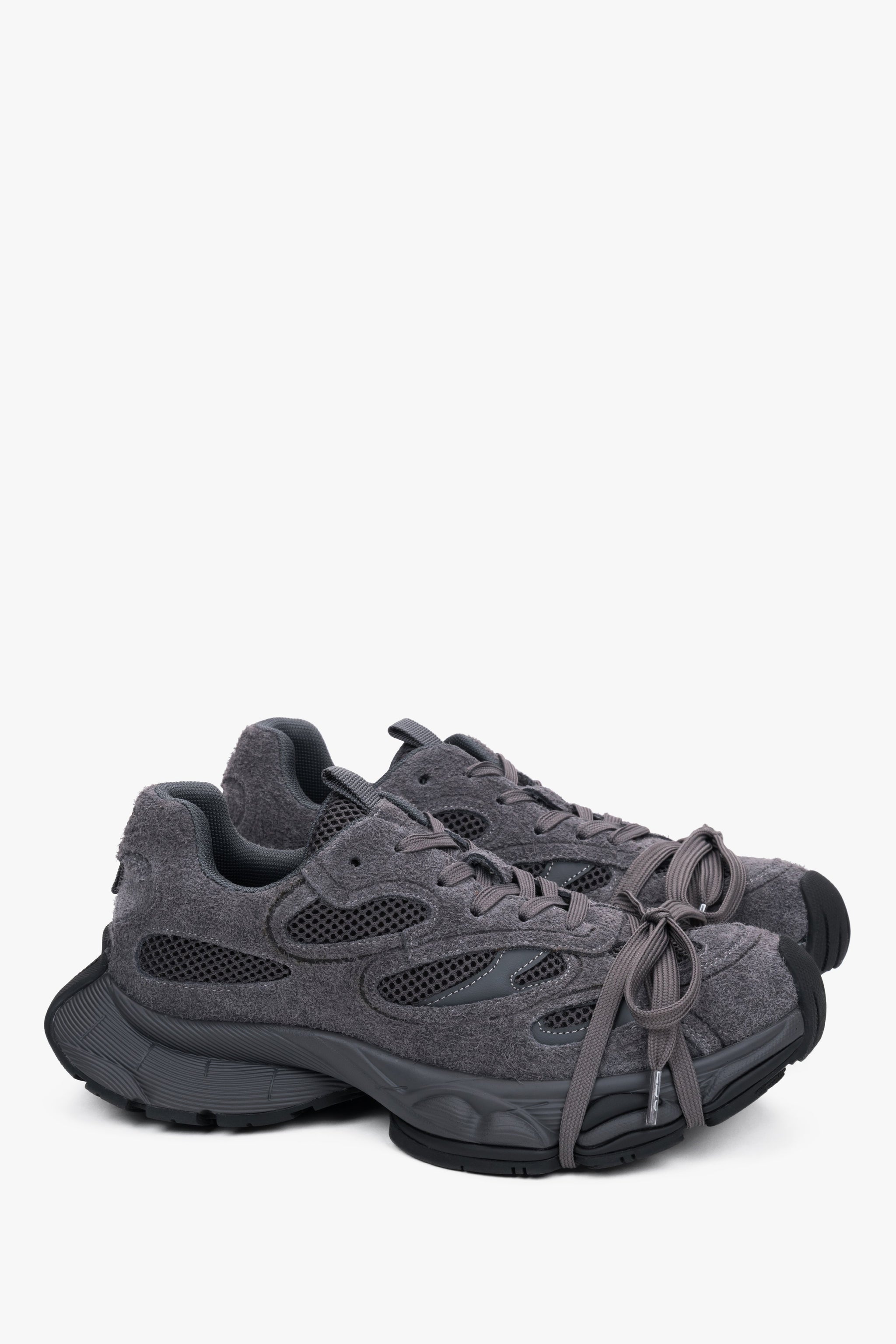 ES8 - szare sneakersy damskie z weluru naturalnego na elastycznej podeszwie.