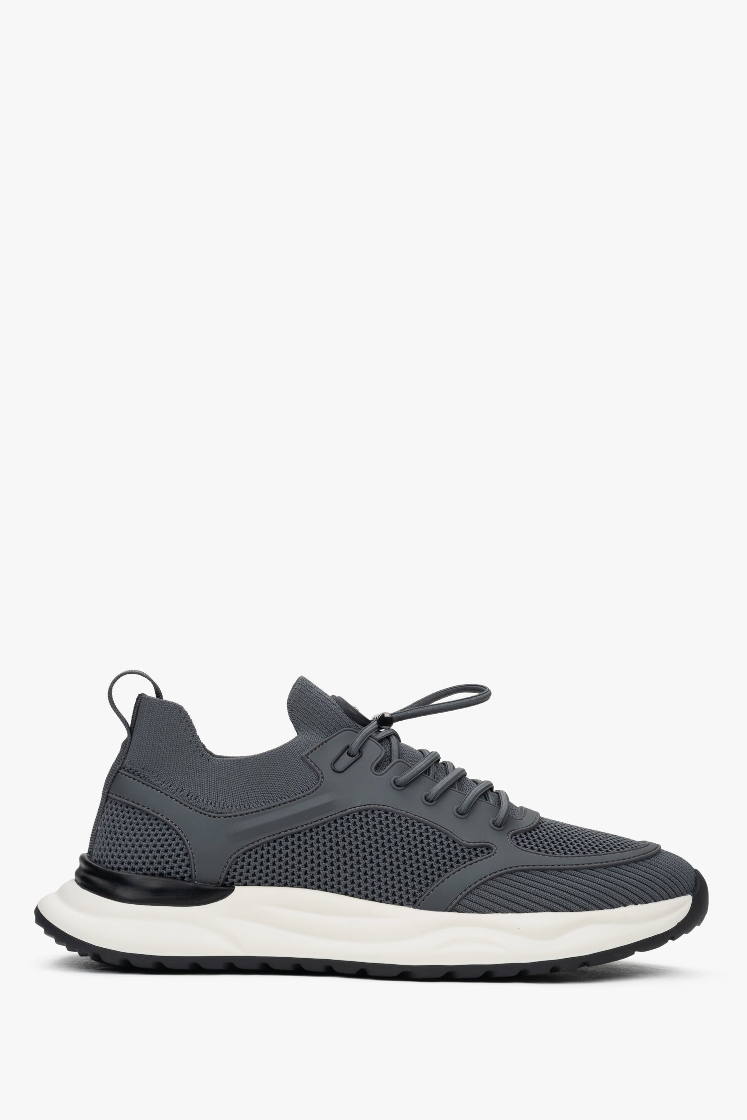 Szare sportowe sneakersy męskie z miękkich tekstyliów i przewiewnej siateczki ES8 ER00117001.
