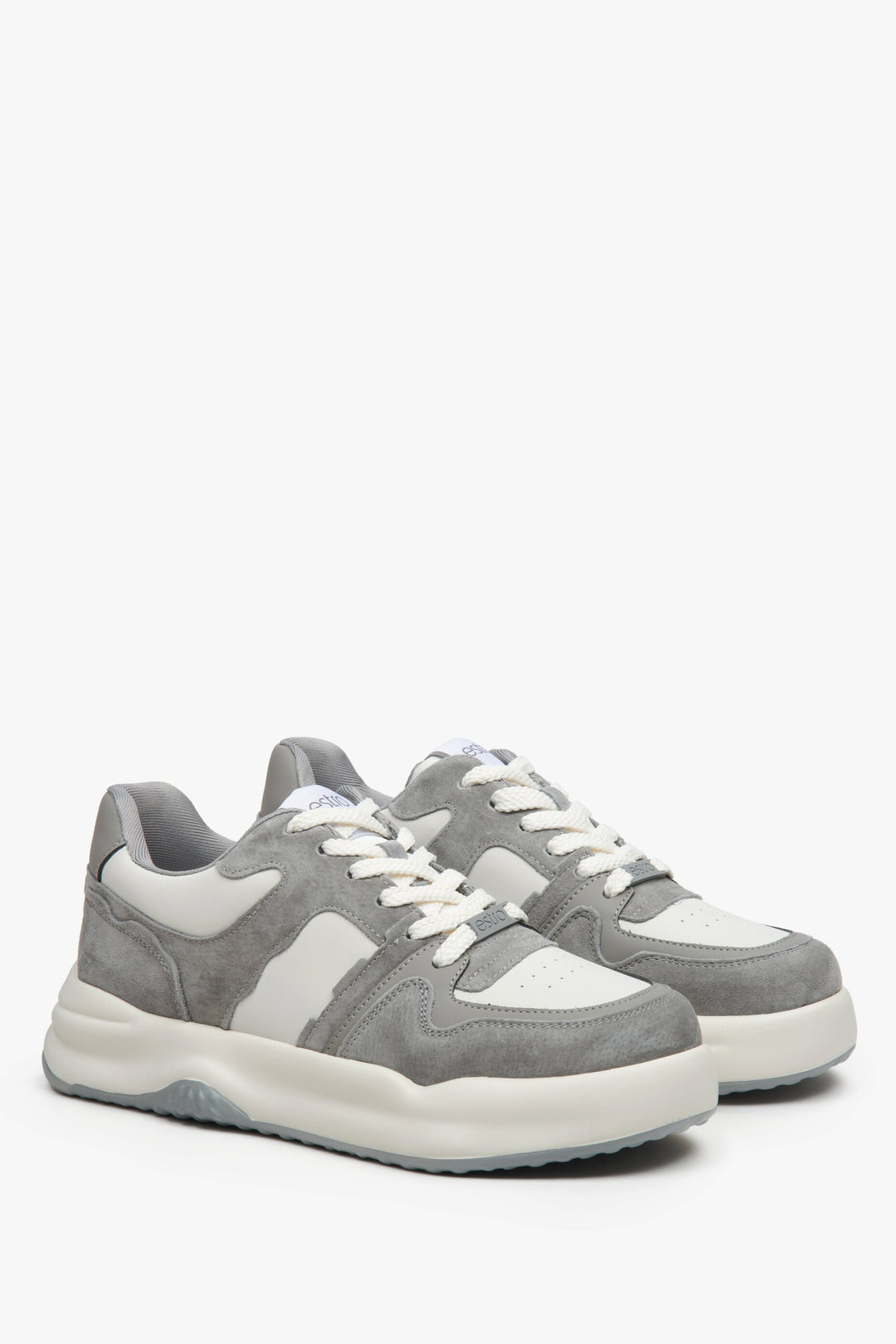 Szaro-białe sneakersy damskie Estro z zamszu i skóry naturalnej.