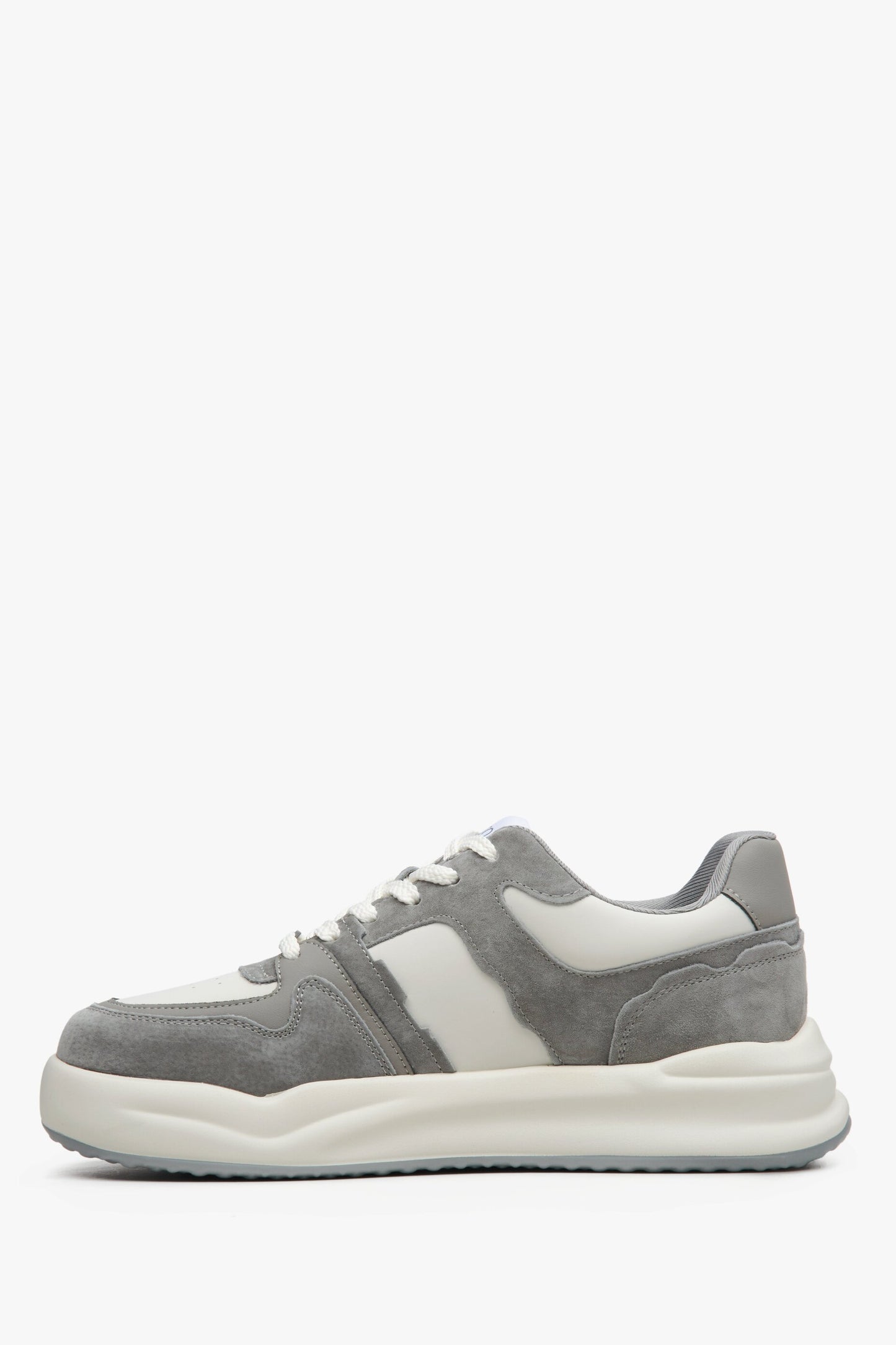 Sneakersy damskie ze skóry naturalnej i zamszu w kolorze szaro-białym Estro.