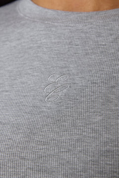 Szary prążkowany longsleeve damski bawełniano-wiskozowy marki Estro Club - detale.
