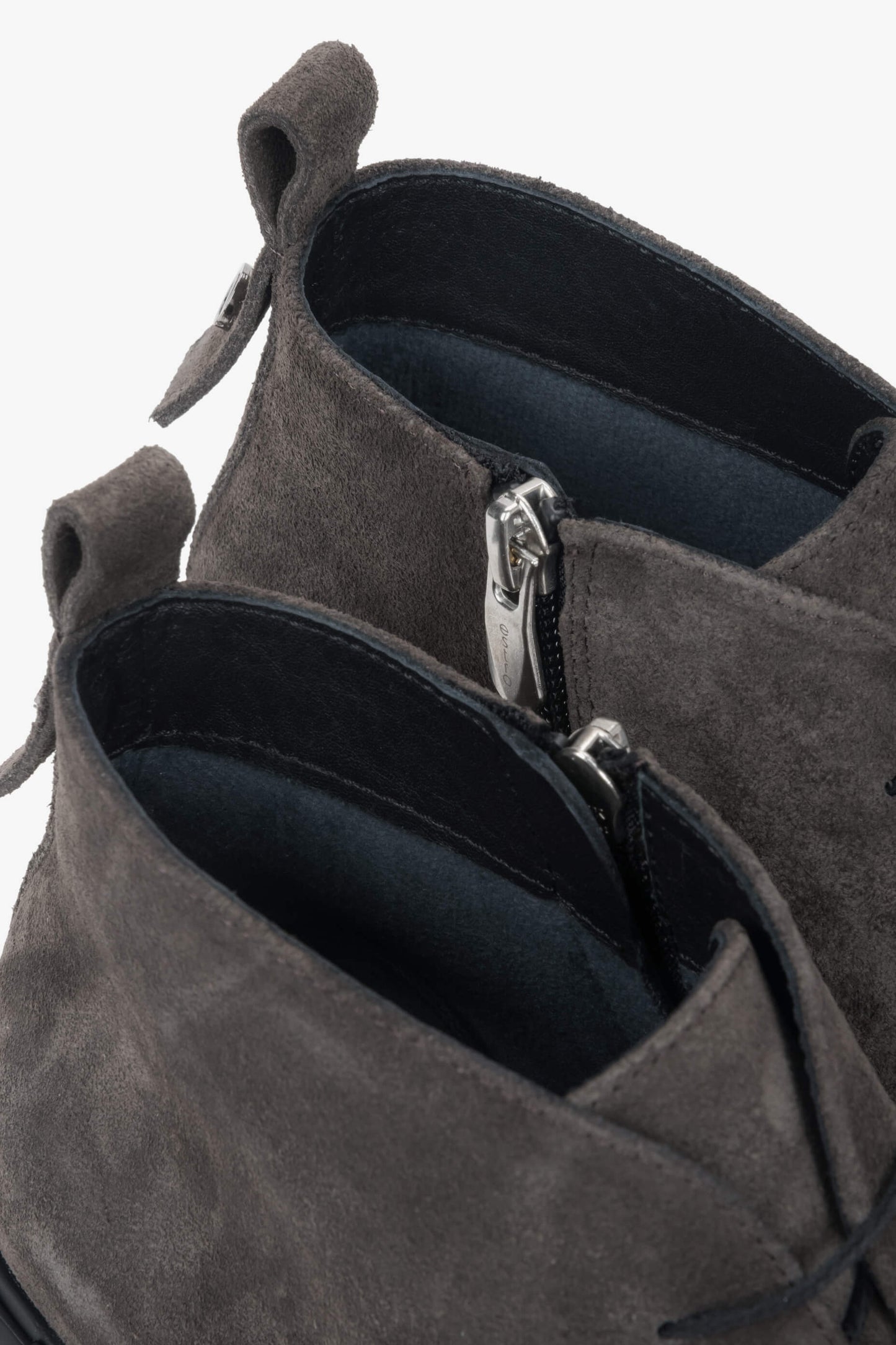 Brązowe, niskie, sznurowane botki damskie z weluru naturalnego Estro ER00118240.