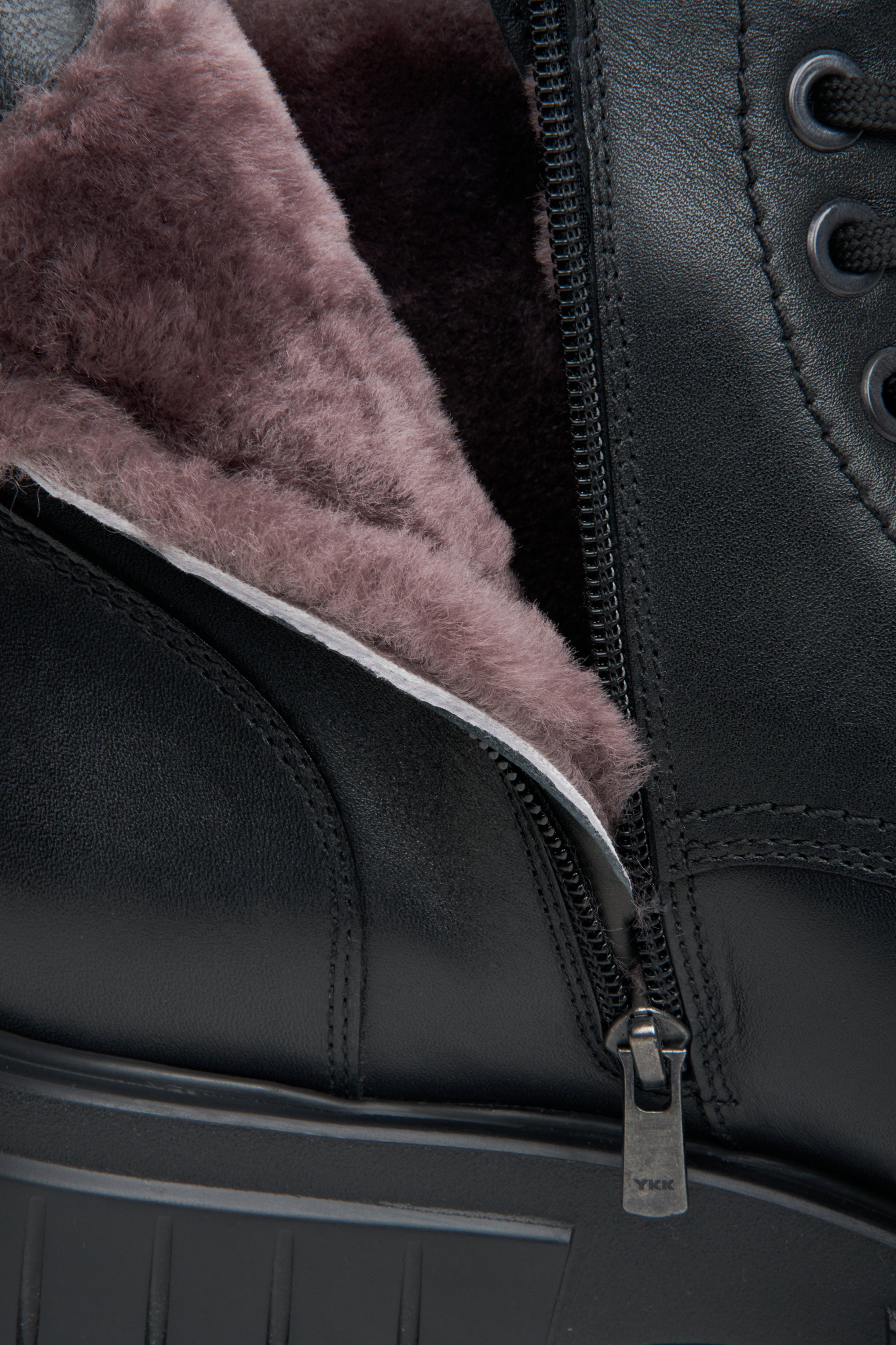 Ocieplane botki męskie na zimę w kolorze czarnym Estro - zbliżenie na wnętrze buta,