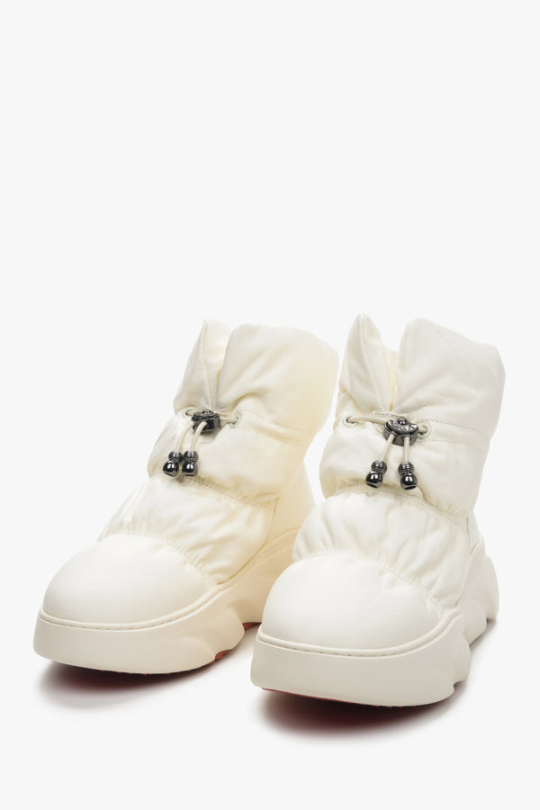 Śniegowce damskie jasnobeżowe ze skóry i futra Estro - przód buta.