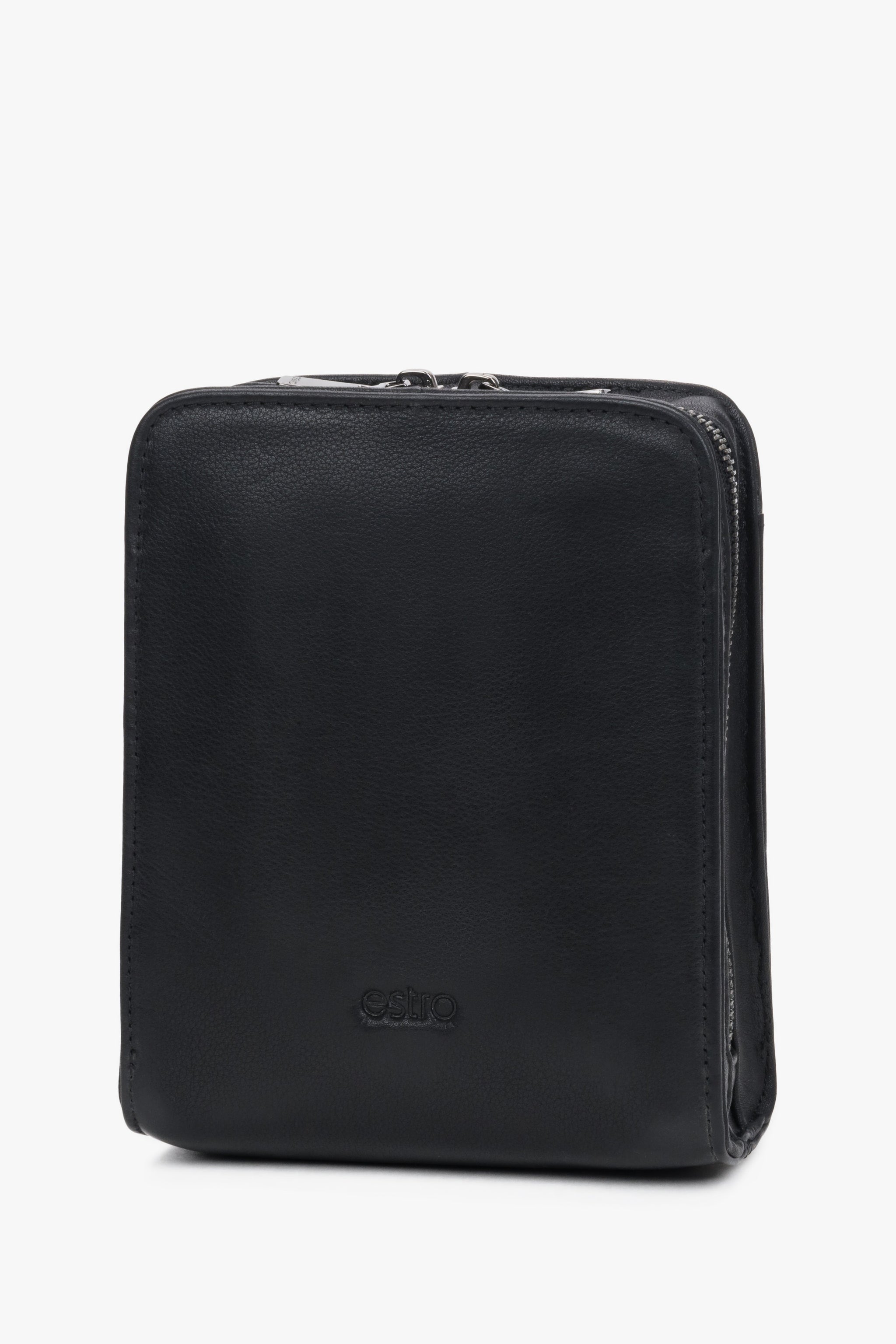 Elegancka męska torba na ramię Estro wykonana z czarnej skóry naturalnej.
