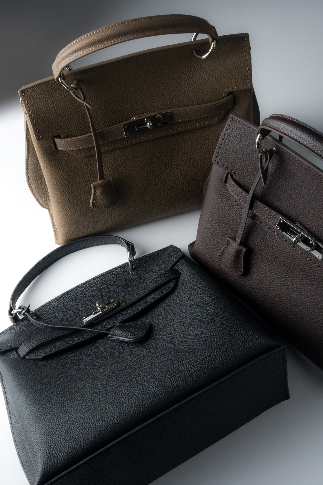 Torebka damska typu kuferek, w kolorze czarnym, ze skóry naturalnej, Estro.