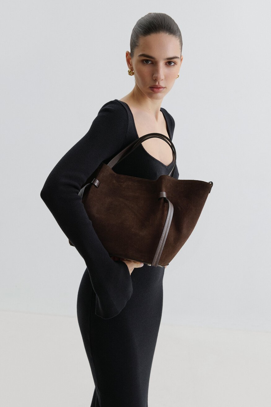 Ciemnobrązowa torebka damska typu łódka z włoskiego weluru naturalnego Premium Estro ER00118158.