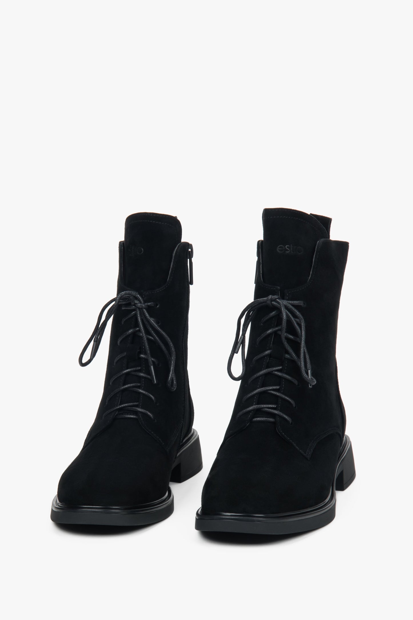 Damskie zimowe trzewiki z naturalnego weluru, z ozdobnym sznurowaniem i futrzanym wnętrzem.