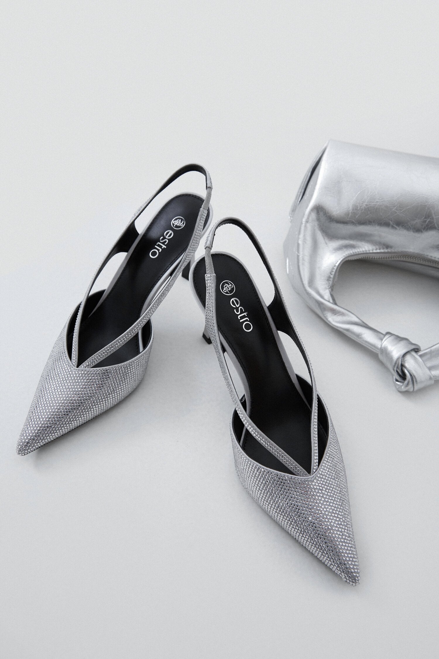 Srebrne czółenka damskie typu slingback z kryształkami Estro ER00114305