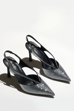 Czółenka typu slingback w kolorze czarnym Estro.