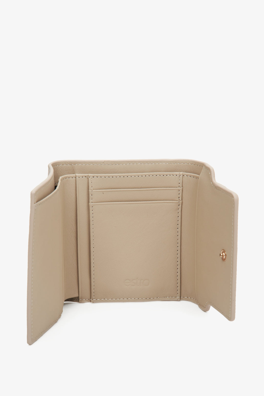 Damski, skórzany portfel w kolorze beżowym Estro ze złotą sprzączką - wnętrze modelu.