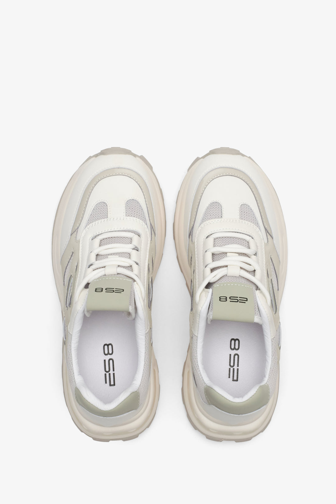 Sneakersy damskie z łączonych materiałów ES8 w kolorze jasnobeżowym - prezentacja modelu z góry.