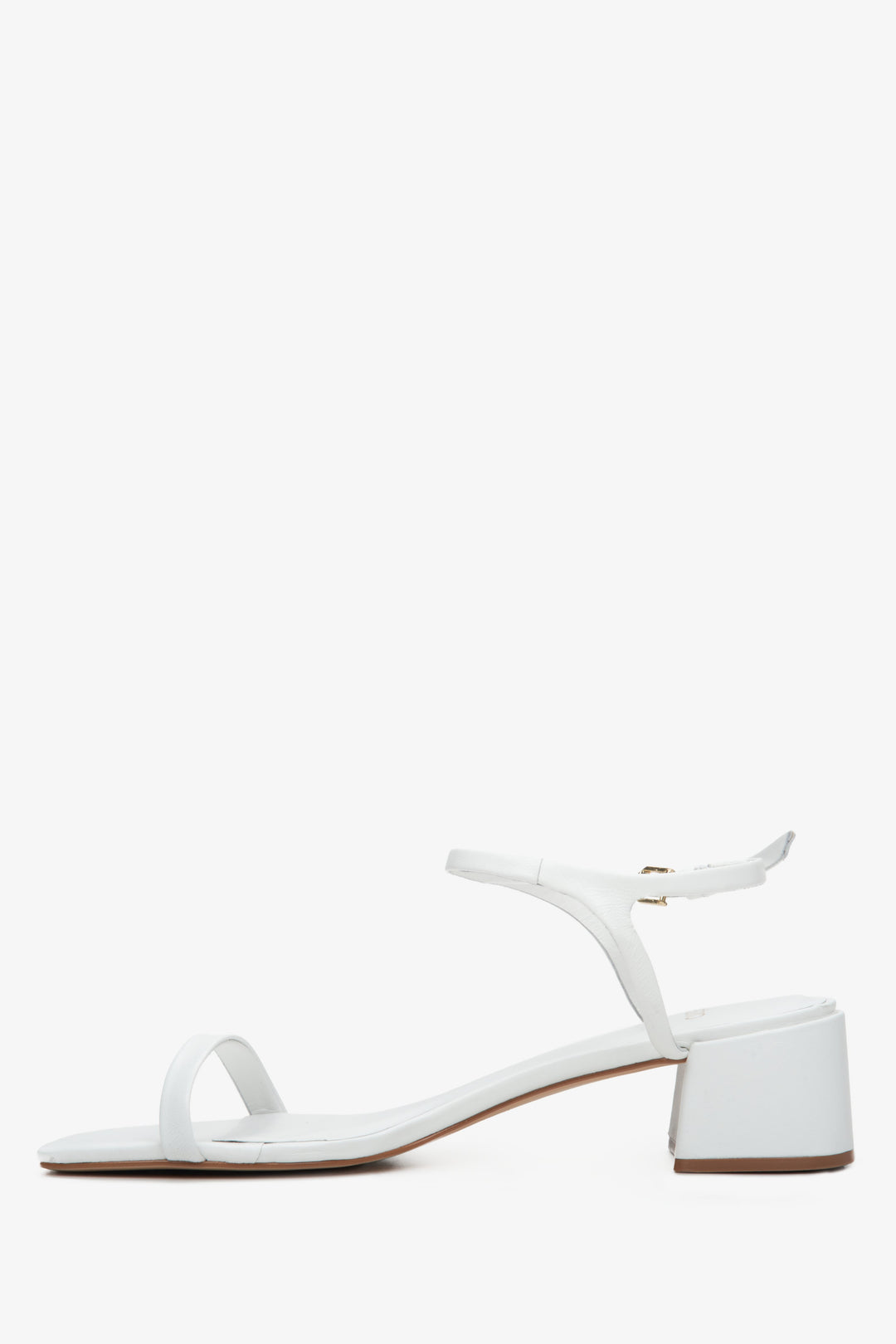 Wygodne sandały damskie na niskim obcasie ze skóry naturalnej w kolorze białym marki Estro - profil buta.