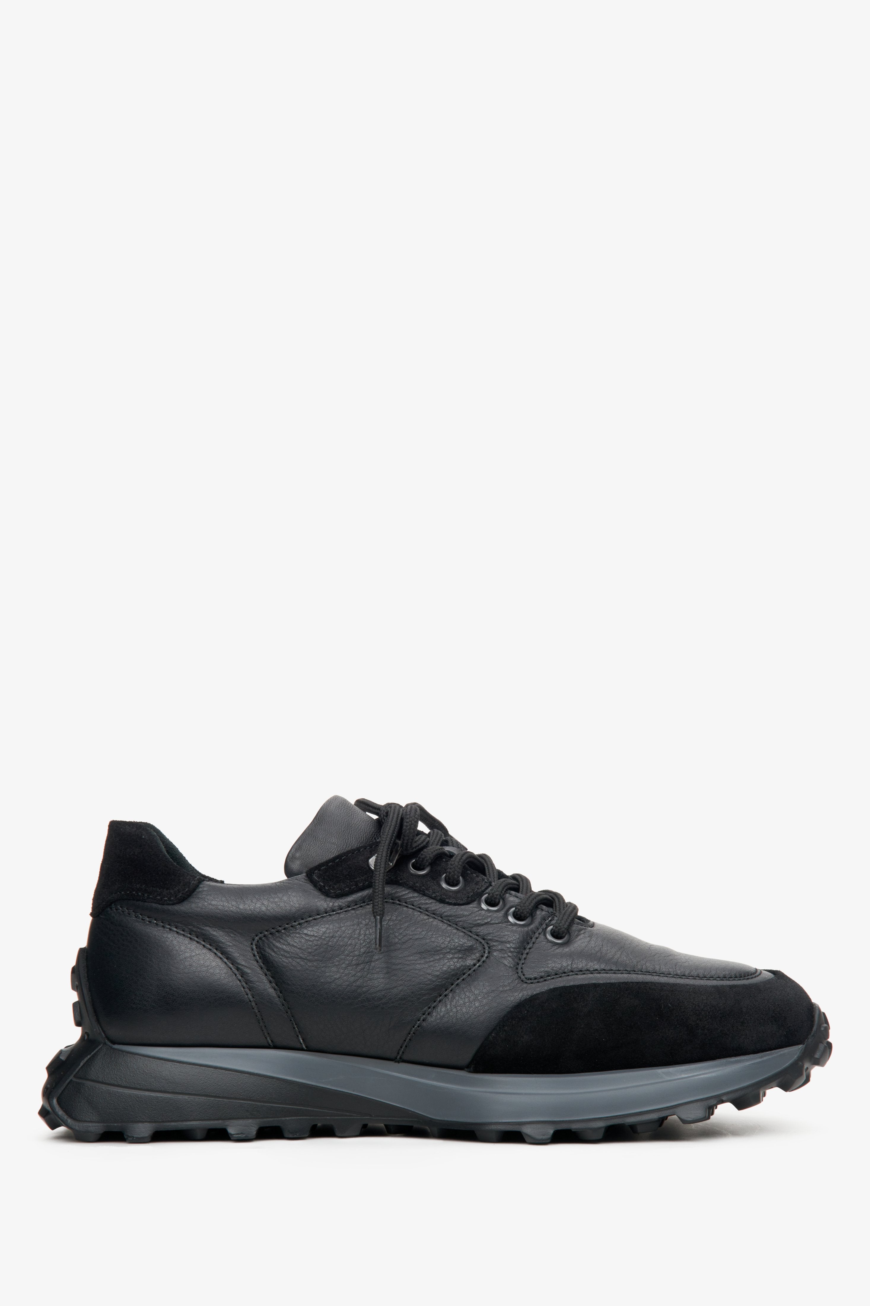 Czarne sneakersy męskie ze skóry i weluru Estro - profil buta.