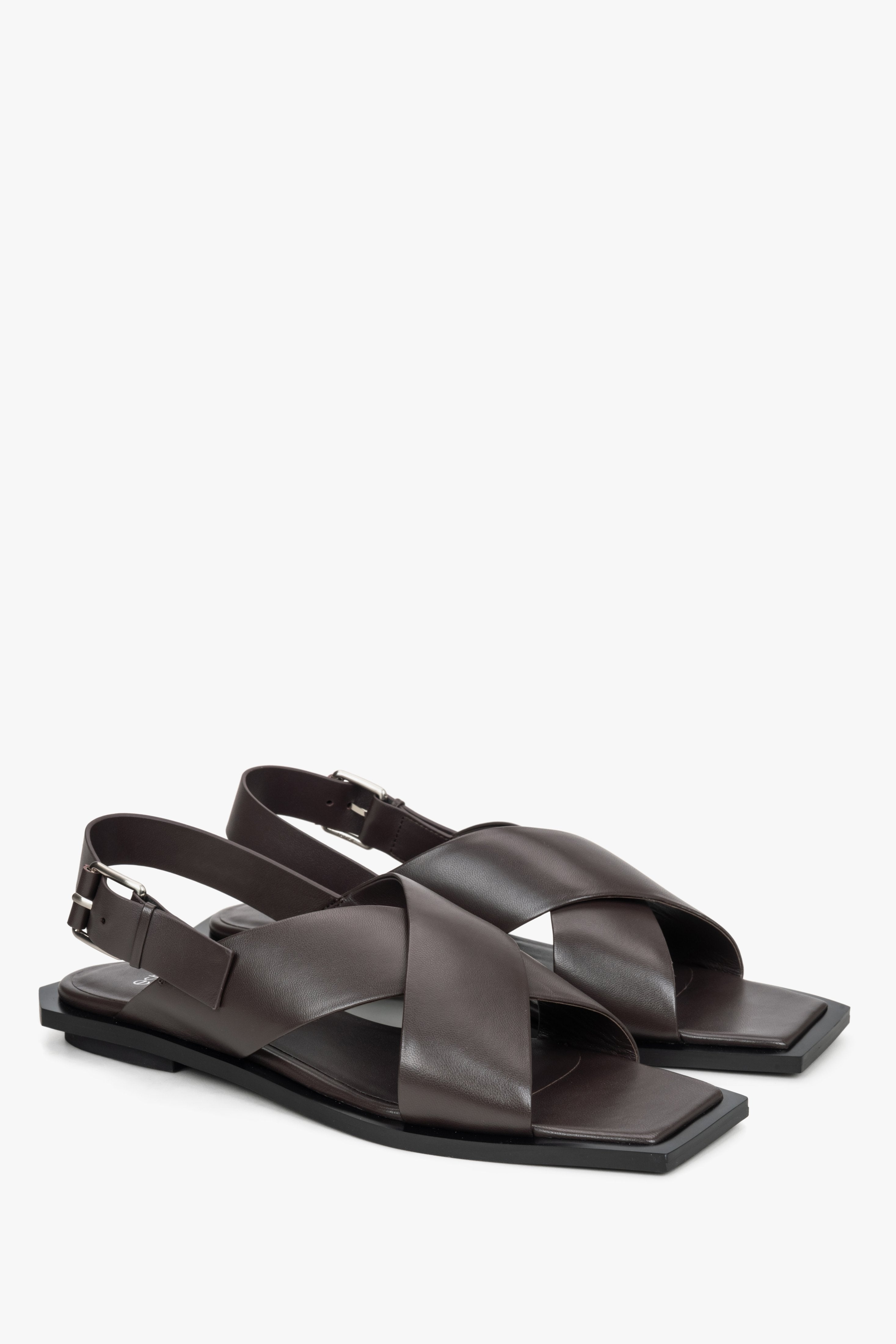 Skórzane ciemnobrązowe sandały damskie Estro.