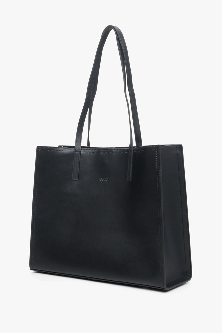 Czarna torebka damska typu shopper ze skóry naturalnej marki Estro.