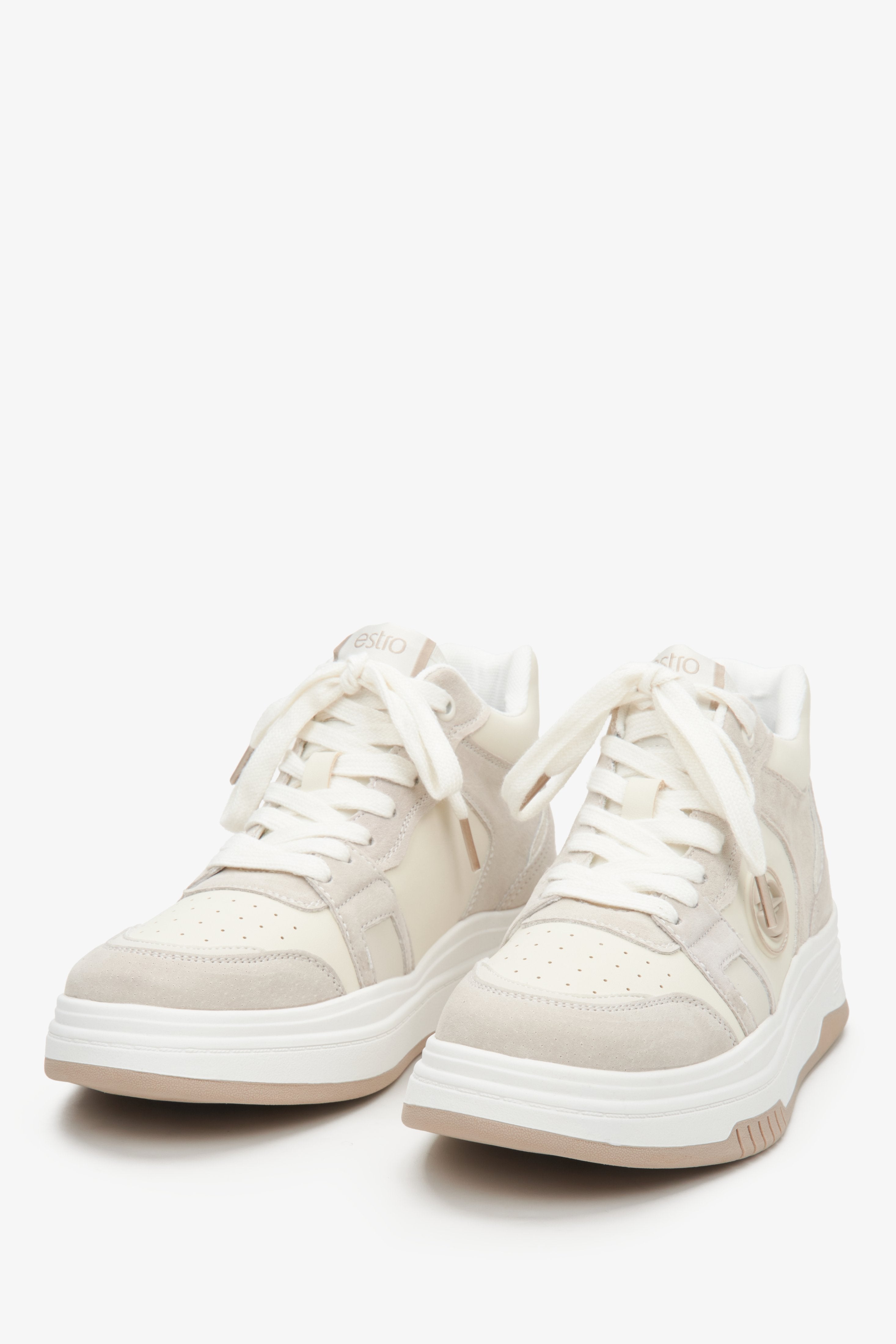 Biało-beżowe wysokie sneakersy damskie ze skóry naturalnej Estro - przód modelu.