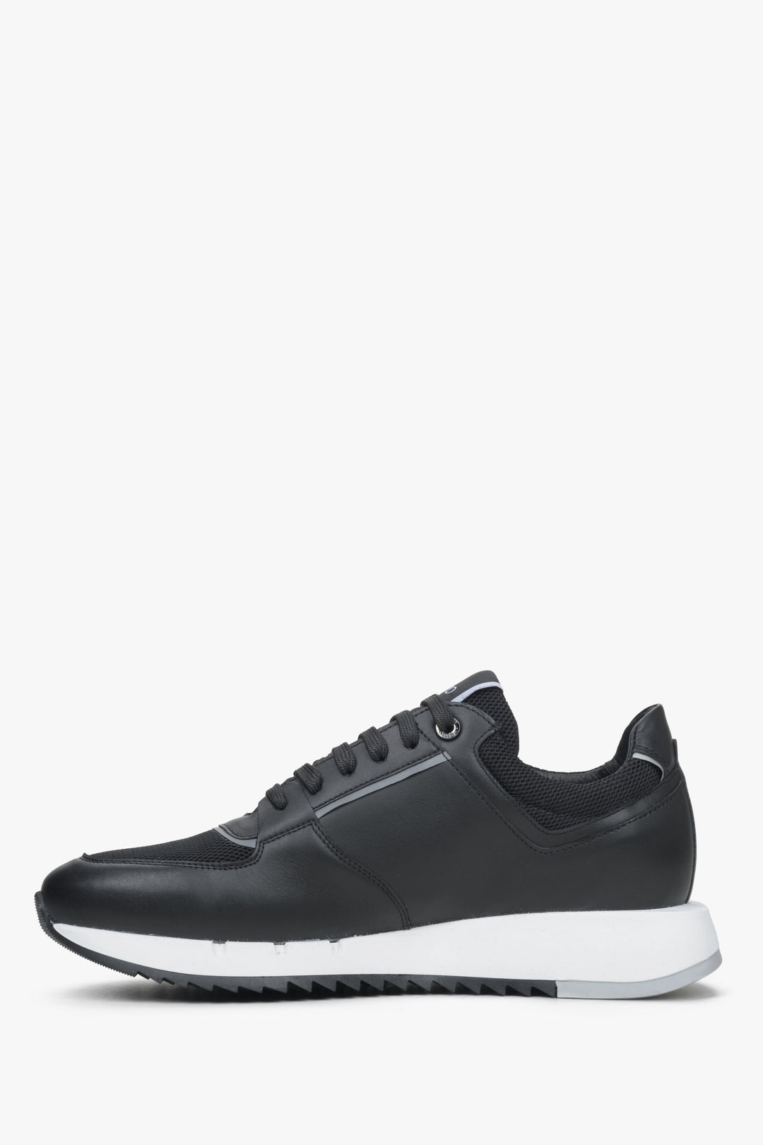 Wygodne sneakersy męskie w kolorze czarnym Estro - profil buta.