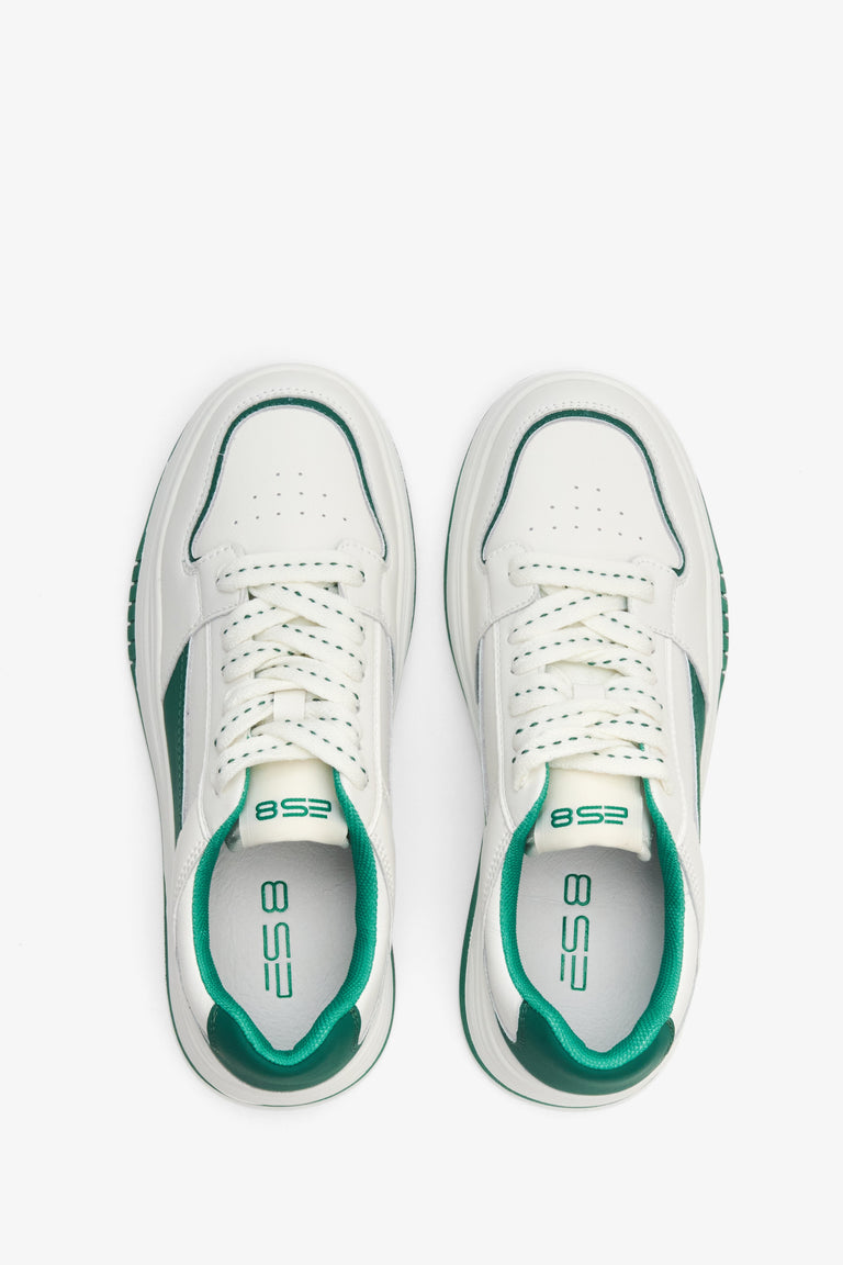 Damskie, skórzane sneakersy  z linii sportowej ES 8 w kolorze biało-zielonym - prezentacja obuwia z góry.
