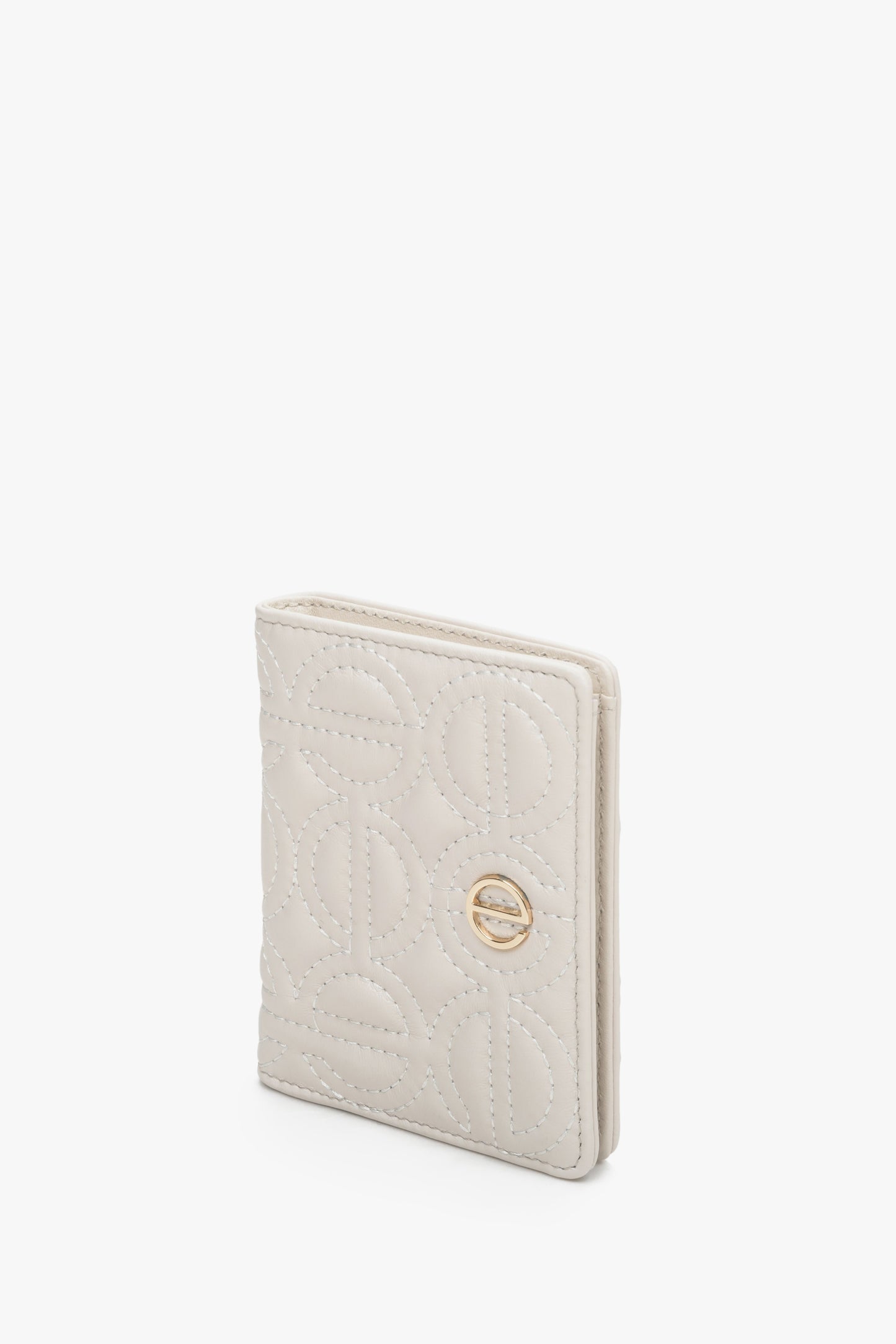 Skórzany, mały portfel damski w kolorze jasnobeżowym ze złotymi okuciami marki Estro.