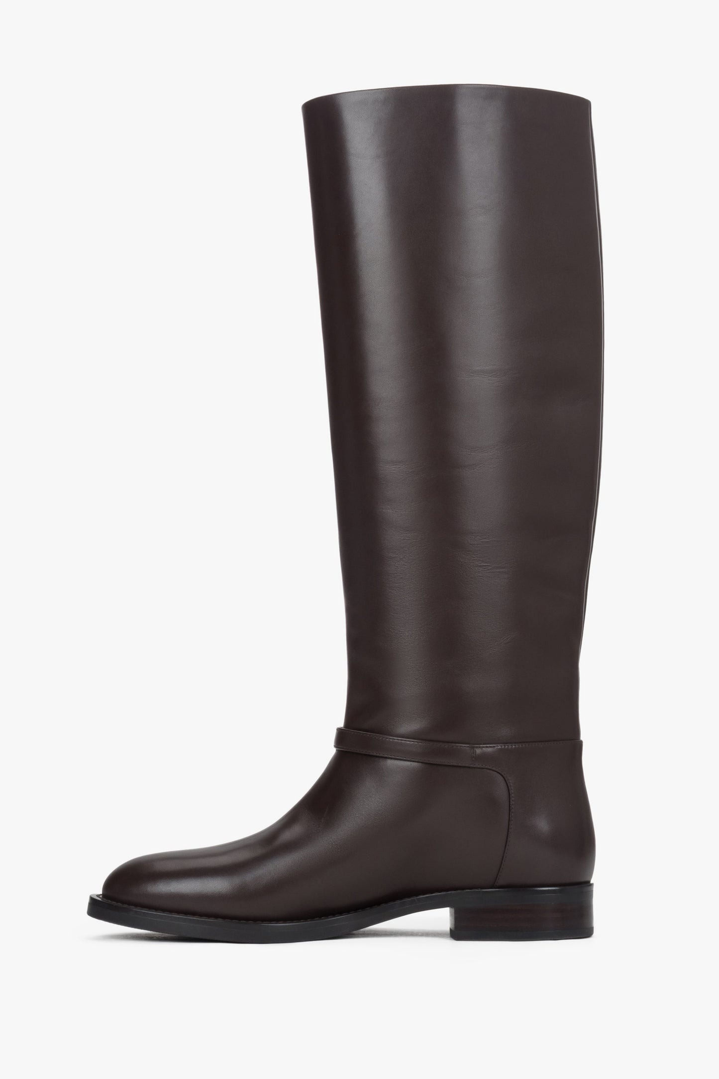 Ze złotą sprzączką, wysokie, ciemnobrązowe kozaki damskie ze skóry naturalnej Estro.