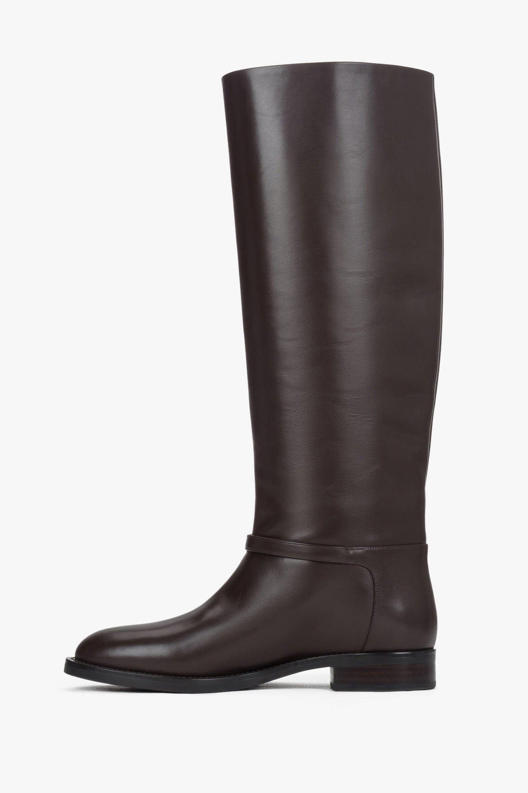Ze złotą sprzączką, wysokie, ciemnobrązowe kozaki damskie ze skóry naturalnej Estro.