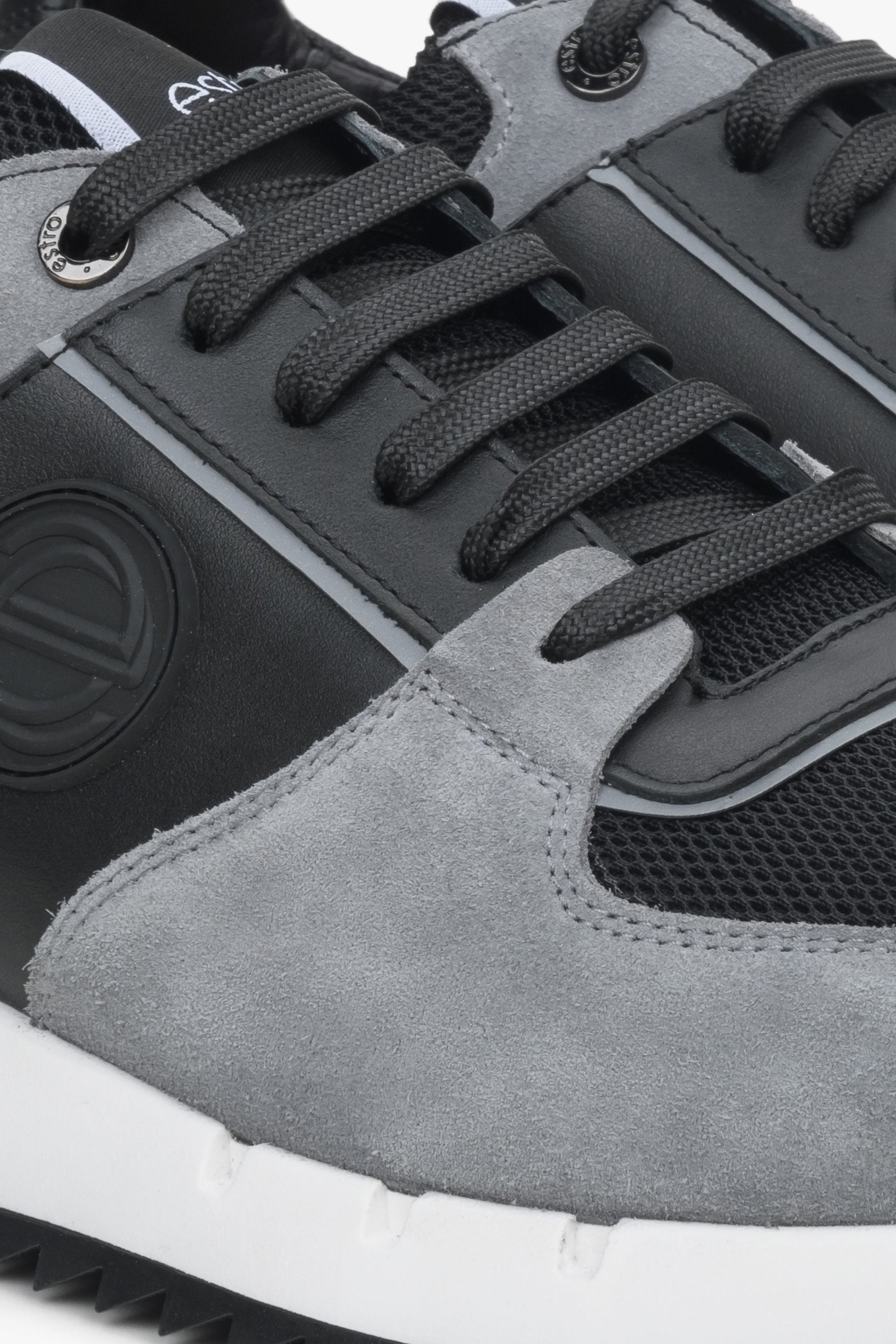 Męskie czarno-szare sneakersy Estro - zbliżenie na detale.