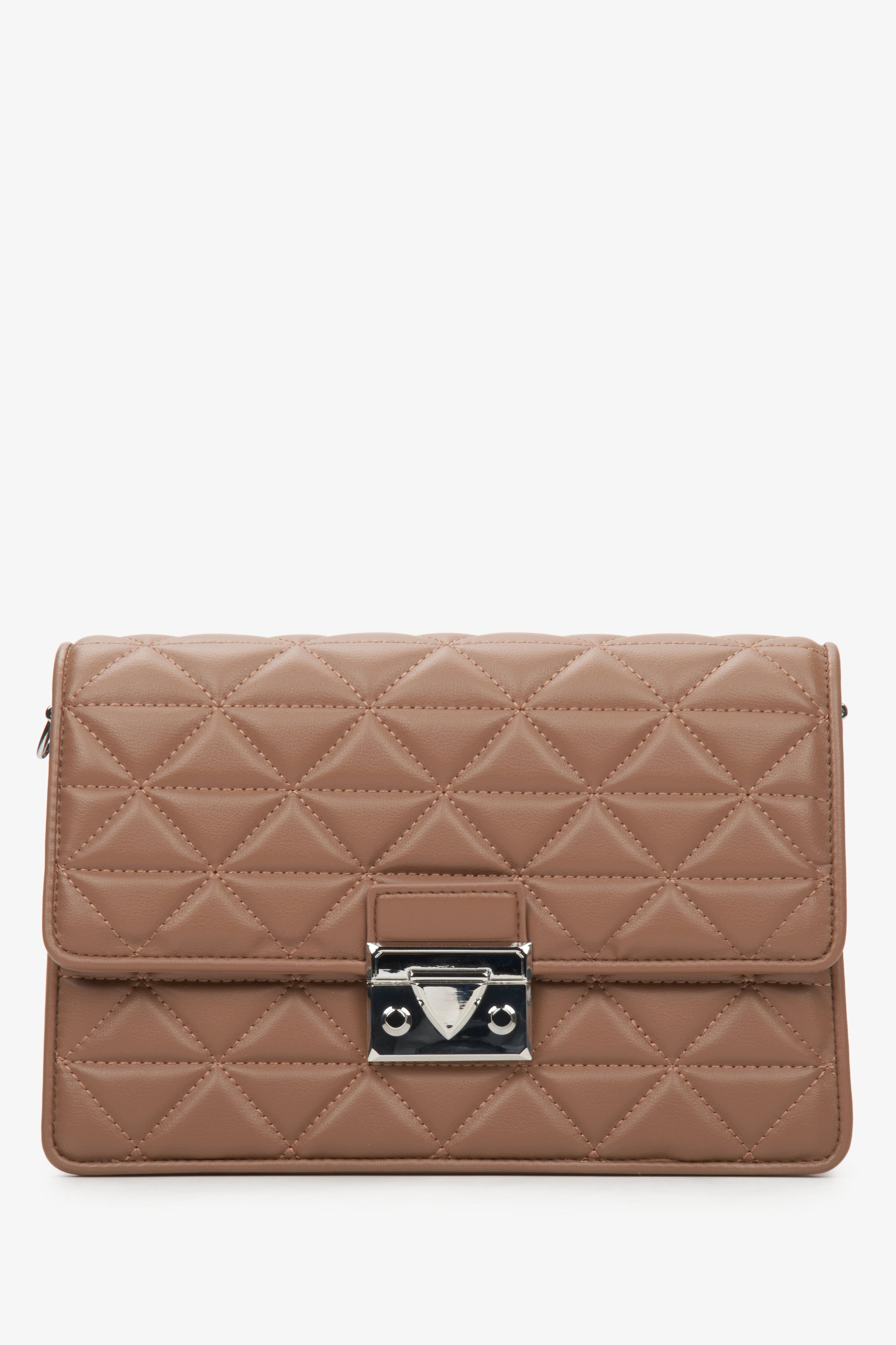 Damska brązowa torebka na ramię z pikowanej skóry Estro.