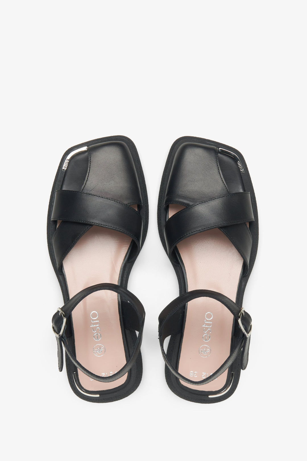 Damskie skórzane sandały w kolorze czarnym Estro - prezentacja modelu z góry.