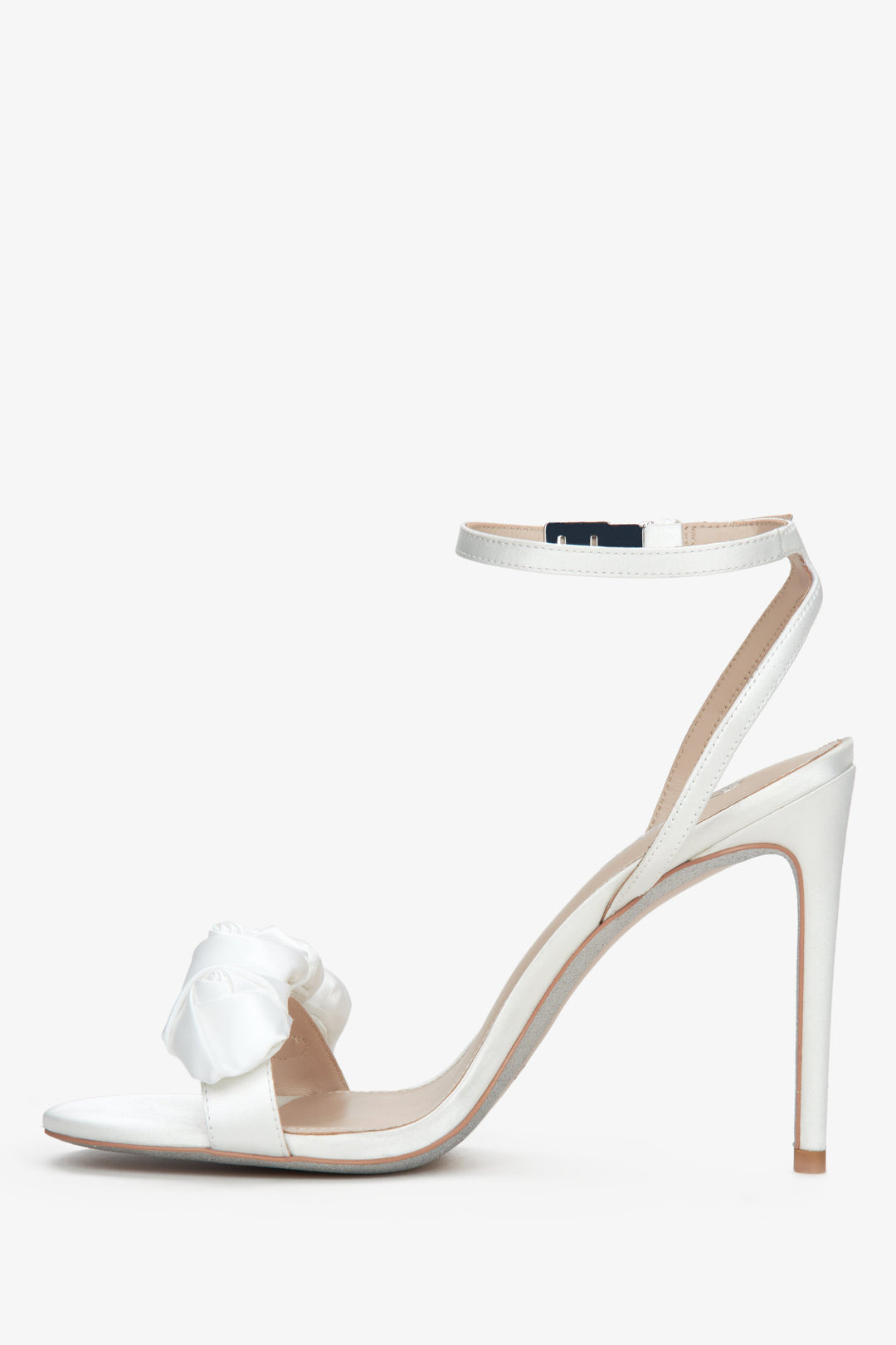 Sandałki damskie na wysokiej szpilce Estro w kolorze białym - profil buta.