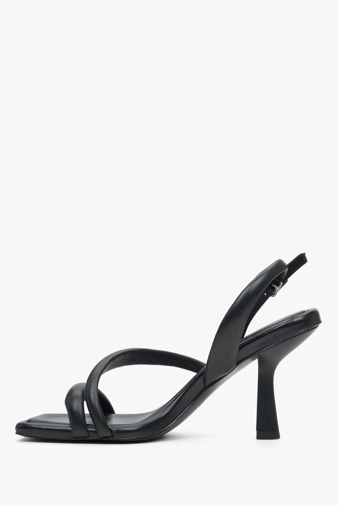 Czarne, skórzane sandały damskie Estro na lato - profil butów.