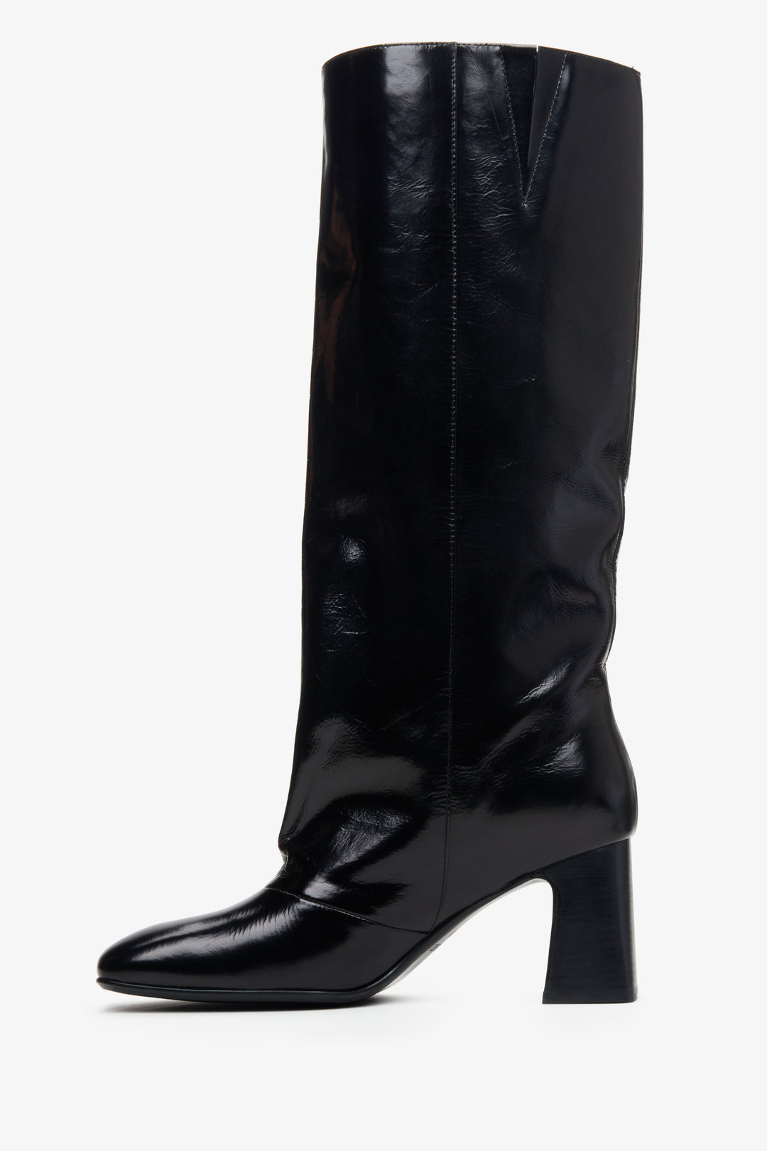 Kozaki skórzane damskie z szeroką cholewą w kolorze czarnym Estro - profil buta.