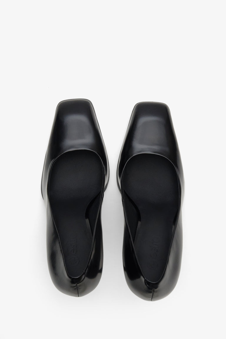 Czarne buty damskie na obcasie ze skóry naturalnej Estro - prezentacja modelu z góry.