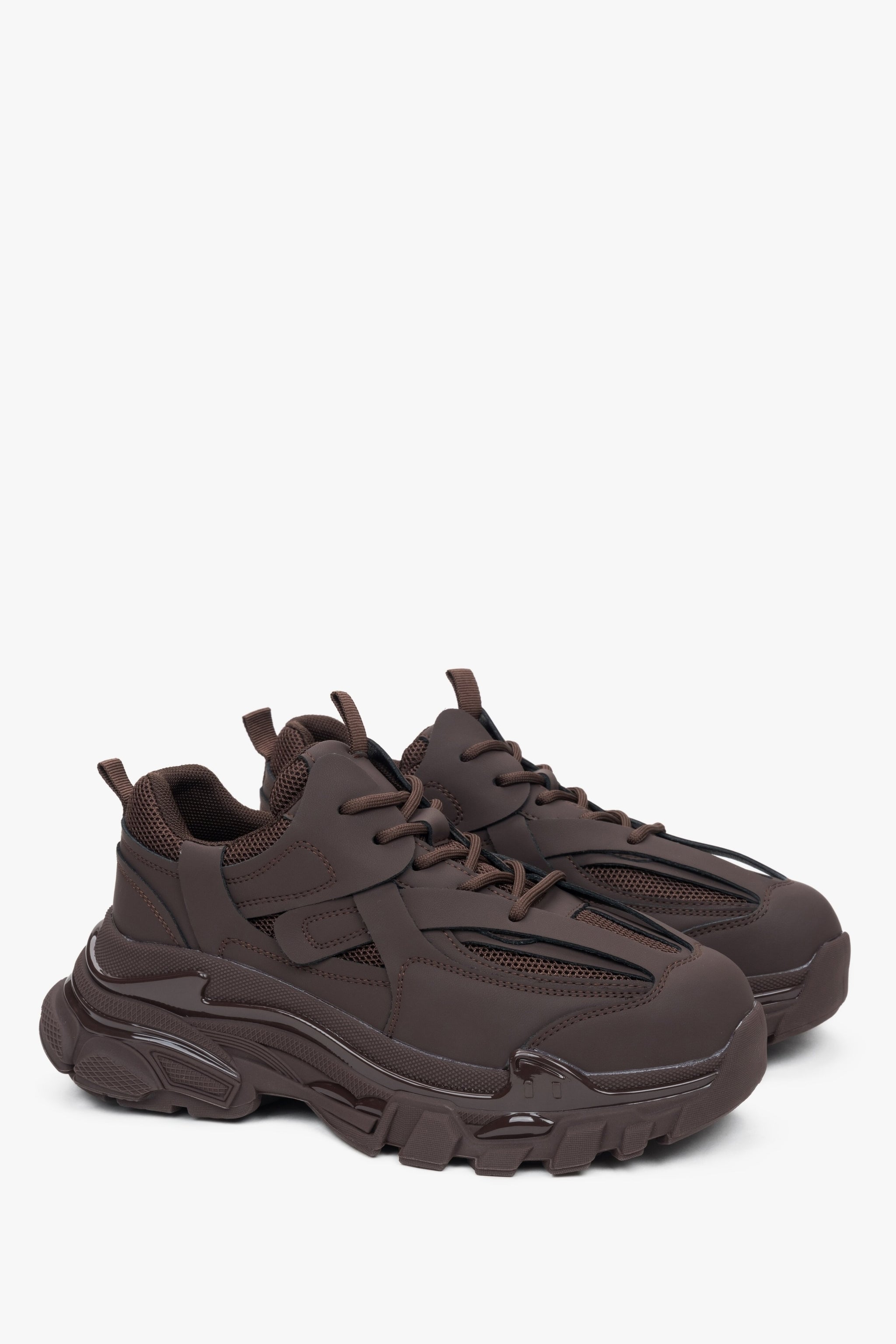 Sneakersy damskie ze sportowej linii ES8 w ciemnobrązowym kolorze na wiosnę i jesień.