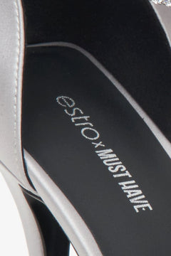Szare eleganckie czółenka damskie w szpic Estro - MustHave - zbliżenie na detale.