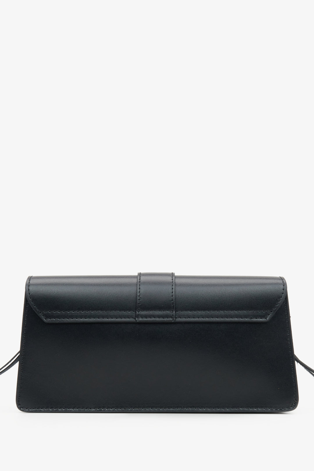 Skórzana torebka damska na ramię w kolorze czarnym Estro - tył modelu.