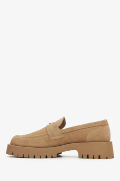 Damskie brązowe loafersy z weluru naturalnego - profil buta.