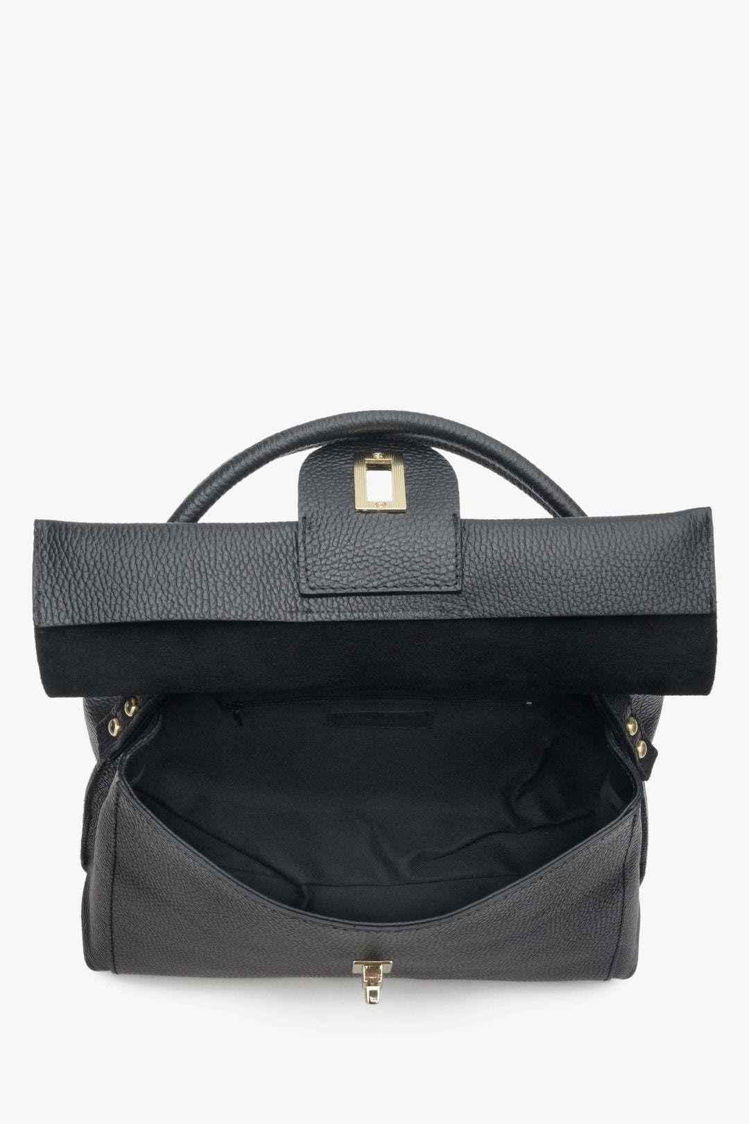Torebka damska w kolorze czarnym typu kuferek marki Estro - zbliżenie na wnętrze.