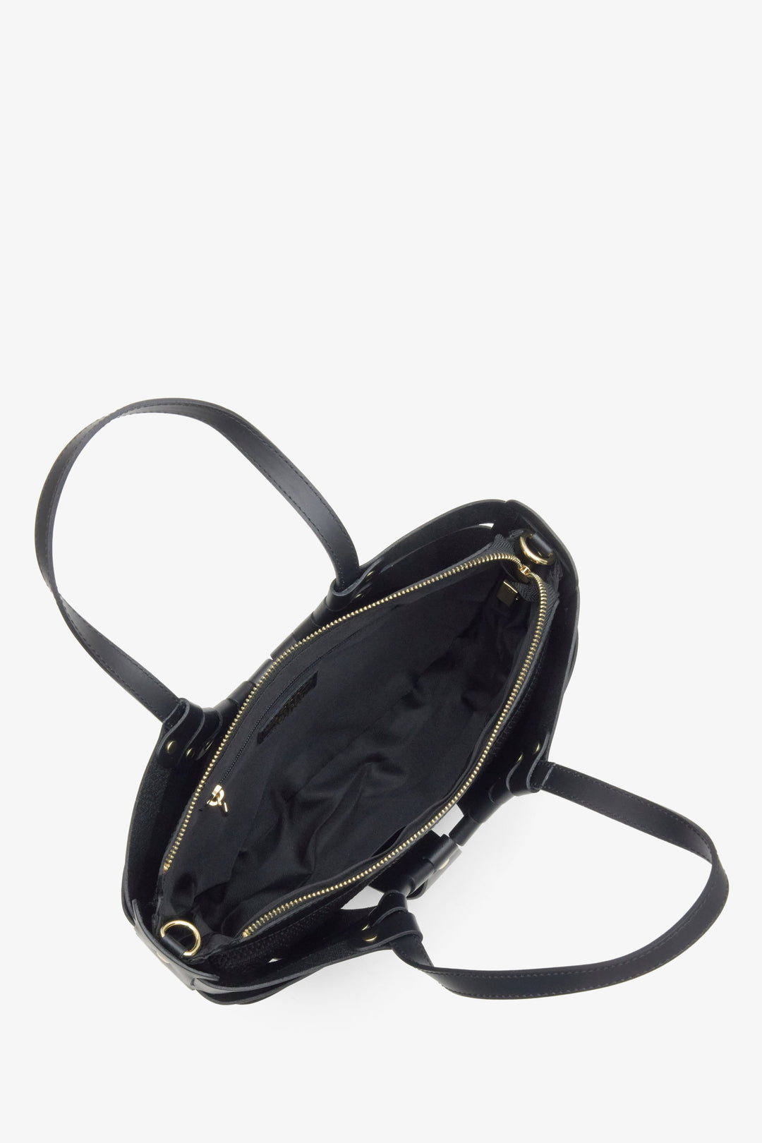 Czarna skórzana torebka damska typu koszyk marki Estro - prezentacja wnętrza modelu.