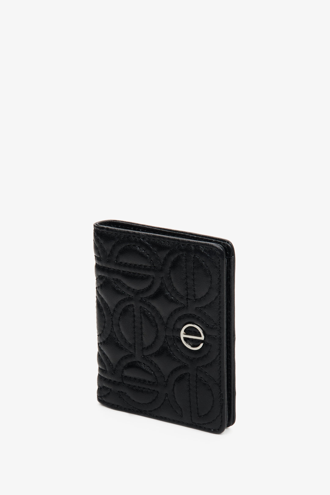 Skórzany, mały portfel damski w kolorze czarnym ze srebrnymi okuciami marki Estro.